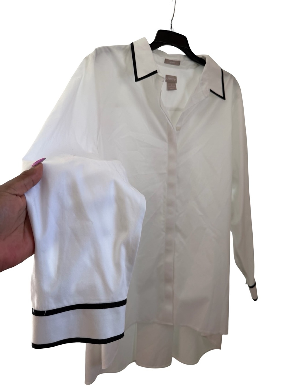 100% Cotton Chico's White Blouse with Black Contrast Trim NWOT - Picture 4 of 7